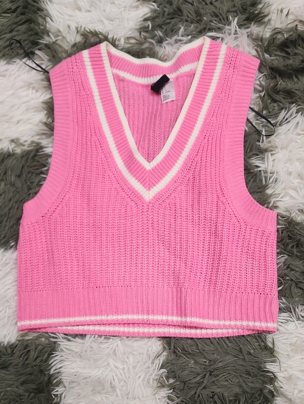 H&M Divided Pink Cropped Sweater Vest